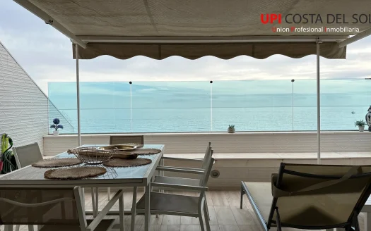 Ático de Lujo en Fuengirola – Terraza con Vistas al Mar en el paseo marítimo.